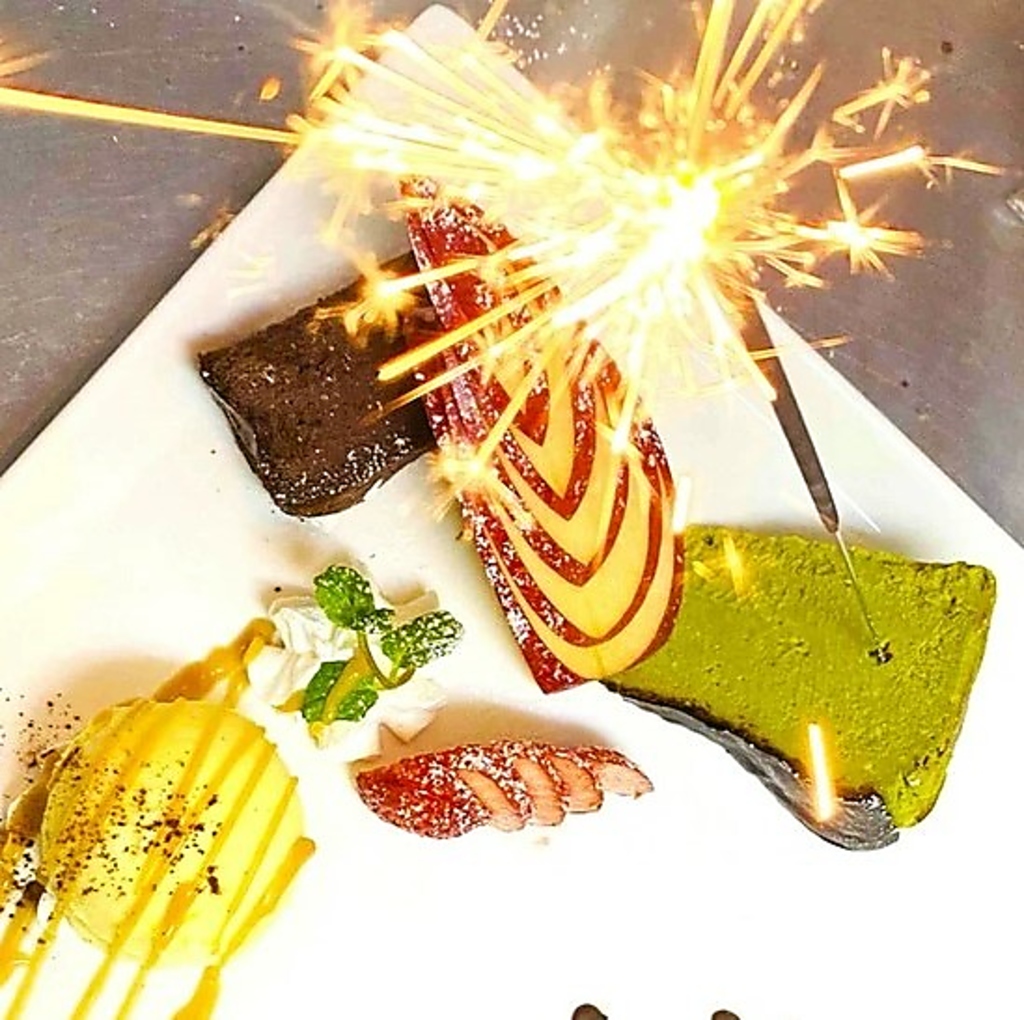 大切な記念日やお誕生日には、特製のデザートプレートをご用意！(前日迄の要予約ディナータイムのみ)