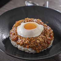 【満足感と健康を両立する特製カレー＆パスタ】