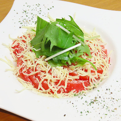 たっぷりチーズの トマトのカルパッチョ