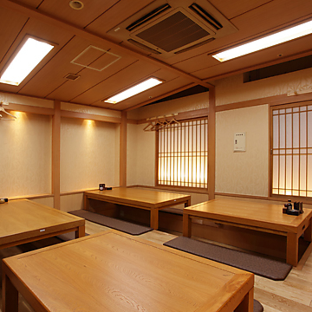 大人数用の宴会個室もあります。