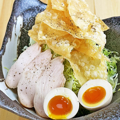 餃子の皮せんべいのパリパリサラダ