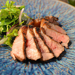 2.5時間以上のゆったり飲み放題コースもご用意。時間を気にせず、美味しい料理とお酒を堪能可能。