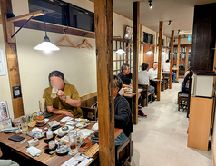 2名がけテーブル席を複数ご用意しております。カップルや夫婦でのご利用にも最適です！