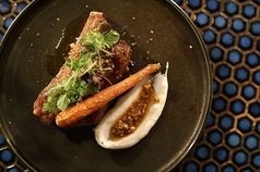 スペアリブと人参のロースト タヒニ風ソース