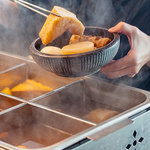 手作りにこだわった心温まるメニューの数々。名物のおでんは通年お楽しみいただけます