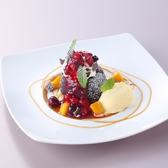 ガトーショコラ　バニラアイスとベリー