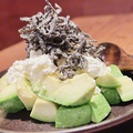 料理メニュー写真 アボカドとクリームチーズの塩昆布和え