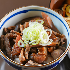 鶏もつ煮丼(汁・漬物付き)