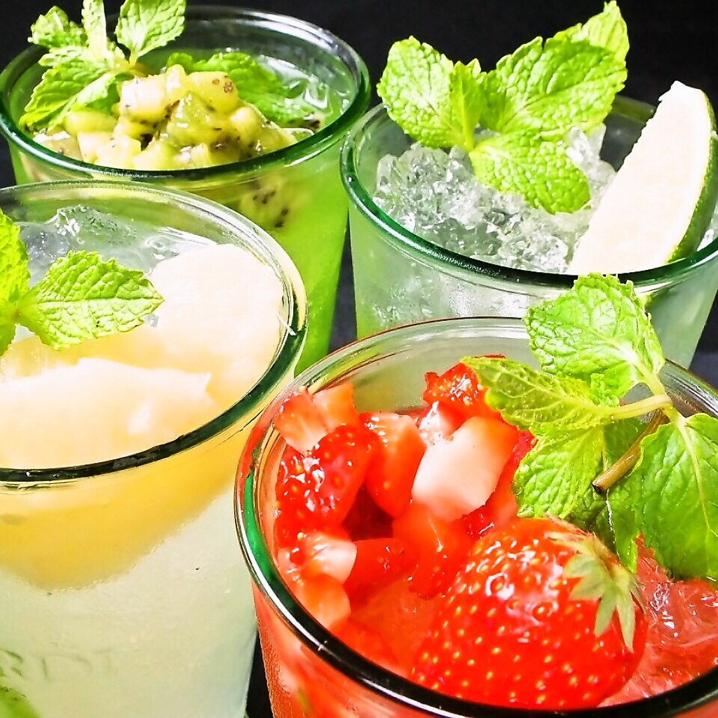 この夏オススメ！フルーツモヒート！いちご、グレープフルーツなど果肉たっぷり入ってます