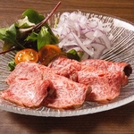 【自慢の一品】肉厚ローストビーフは圧巻の一言！