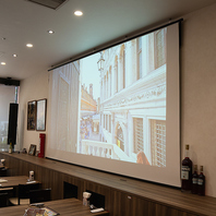 大型スクリーン×プロジェクター