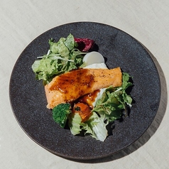 サーモンのレアグリル/grilled rare salmon