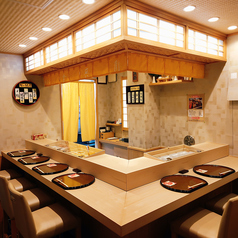 カウンターは常時6席のご用意がございます。