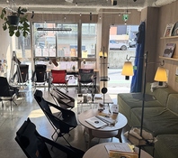 店内はキャンプを感じられる空間