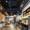 広くて落ちついた店内では、ゆったりとおくつろぎ出来ますよ♪店内は落ち着いた雰囲気でフロアをい渡せるので、小さいお子様連れのご家族の方でも安心して来店する事ができます！デートや友人との食事にもみんなでワイワイ楽しみながら♪オシャレな店内で美味しい料理を食べて素敵な時間をお過ごし下さい！