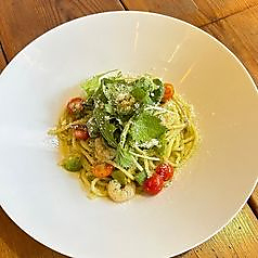 エビとアボカドのジェノベーゼパスタ