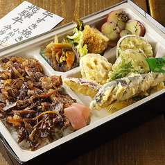 飛騨牛すき焼きと天然鮎の天ぷら盛り弁当　2160円