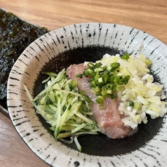 韓国海苔で食べるきゅうりとネギトロのユッケ