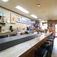 【1階カウンター席】アットホームなひとときを楽しむ！