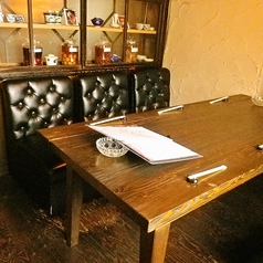 座り心地の良いソファーで美味しくお食事