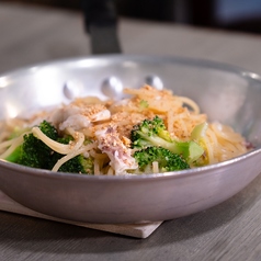 昆布締め真鯛とブロッコリーのアーリオオーリオ柚子と白ゴマ風味