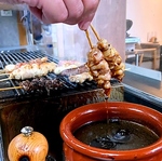 旨味の詰まった串焼きは、ついついお酒のすすむ味。