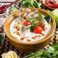 料理メニュー写真&nbsp;鶏肉のココナッツスープ 2人前