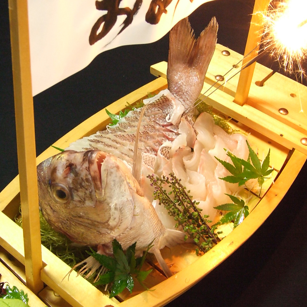 お祝い事に…【おめで鯛船盛り】花火・メッセージ・記念撮影付はいかがでしょうか？