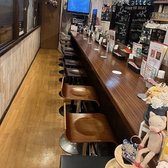 お一人様やカップルにも人気なカウンター席