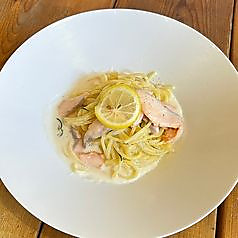 サーモンのレモンクリームパスタ ハーブの香り
