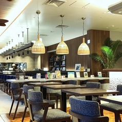 BLUE BOOKS cafe OKINAWA ブルーブックスカフェオキナワの雰囲気1