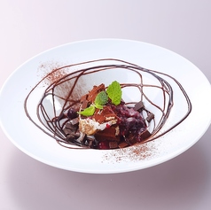 ティラミス　ベリーソースとスイートチョコレート