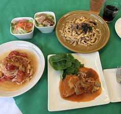 前菜は３種パスタは１２種お肉２種デザートは６種