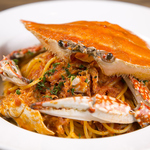 定番人気『渡り蟹のトマトソーススパゲティ』オープン当初から愛され続ける自慢の逸品。