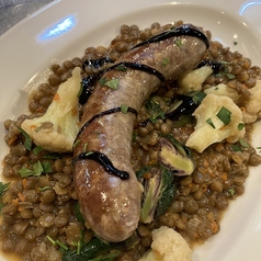 サルシッチャのグリル 香味野菜とレンズ豆添え