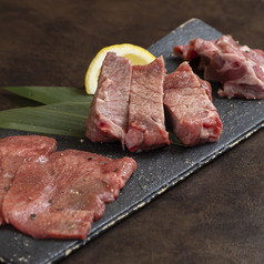 当店では、1人前2枚からお肉をご賞味いただけます。