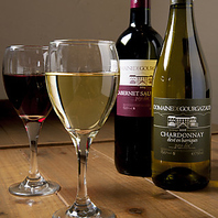 世界各国の厳選したワインを取り揃え