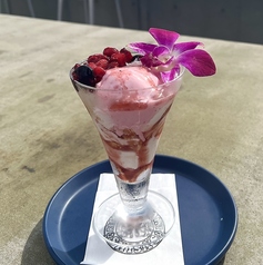 ベリークリームバニラパフェ