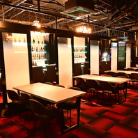 シャンデリアが煌めくラグジュアリーな空間が魅力☆