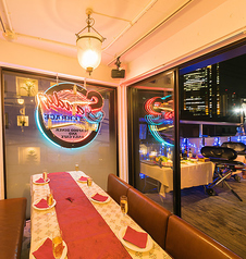 全席ソファでゆったり♪7名様～14名様までご利用可能な個室も完備♪テラスと繋がってるのでBBQプランでもご利用頂けます！