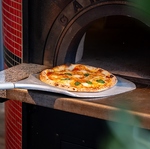 400度を超える高温で焼き上げるPIZZA