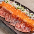 料理メニュー写真&nbsp;牛とろ肉の炙り　ぶっかけいくらおろし