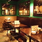 お子様連れも大歓迎！人数に合わせて調整可能なテーブル席は、大人数の宴会にもおすすめです◎