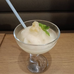 【期間限定カクテル】白桃のフローズンダイキリの写真