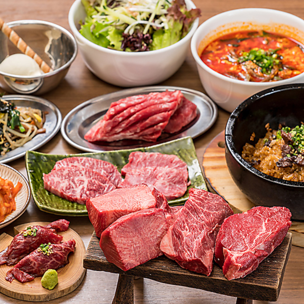 飲み放題付きコースもご用意しております！新鮮で美味しいお肉と種類豊富なお酒をお楽しみください♪