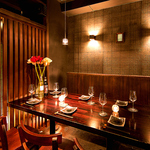 ゆったり寛げる清潔感のある落ち着いた空間。女子会・友人とのサク飲みなどにピッタリ