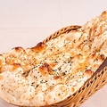 料理メニュー写真&nbsp;バトゥーラ（単品）/ゴマはちみつナン（単品）/ガーリックナン（単品）