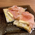 料理メニュー写真 生ハムと発酵バターのカナッペ