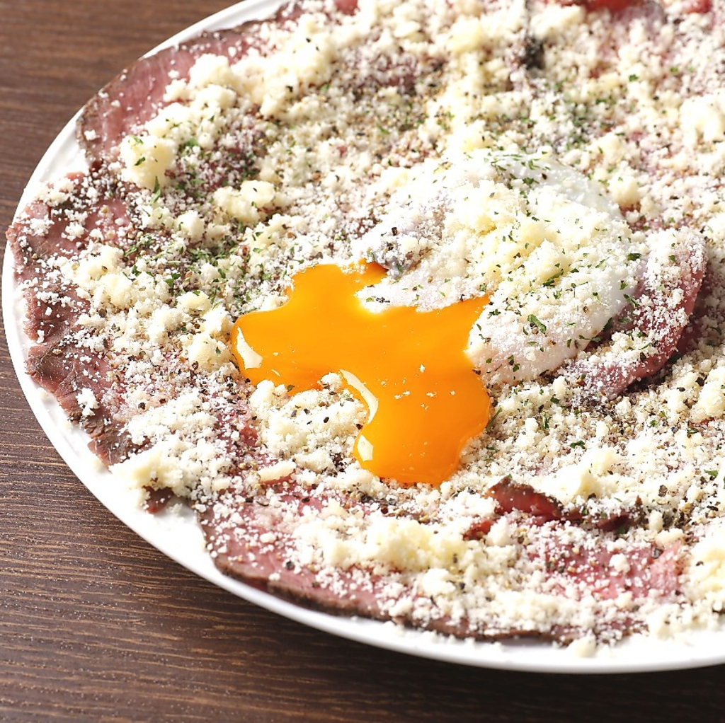 女子会に最適♪GRILL名物！チーズかけ放題のローストビーフは絶対に味わってほしい逸品！