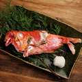 料理メニュー写真&nbsp;本日鮮魚の丸ごと一本炭火焼き